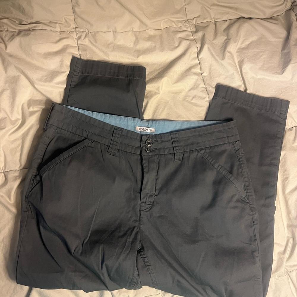 Woman grey capris